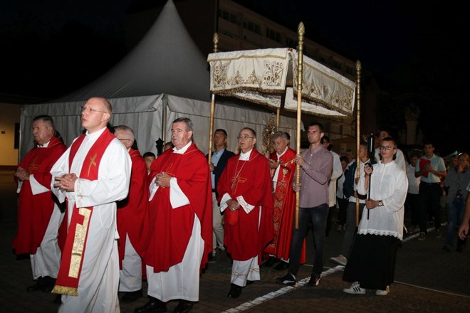 Misno slavlje na „Sveti četvrtak“  u atriju dvorca Batthyany u Ludbregu 